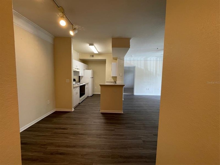Photo 11 of 39 - 17101 Carrington Park Dr #414, Tampa, FL 33647