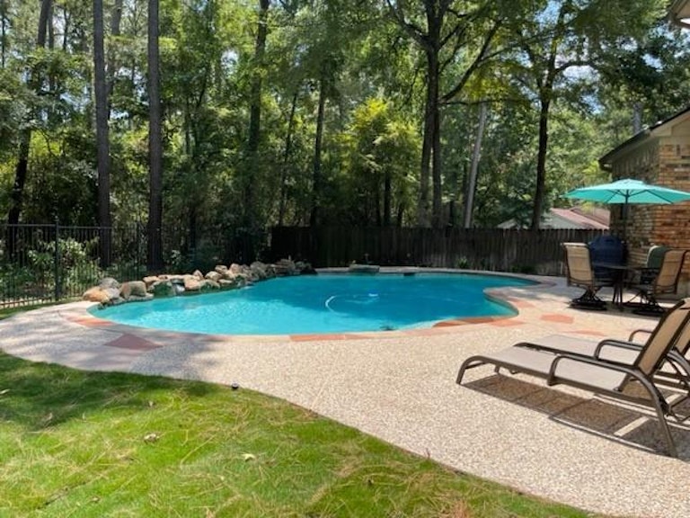 Photo 37 of 43 - 14 Eagle Rock Pl, Spring, TX 77381