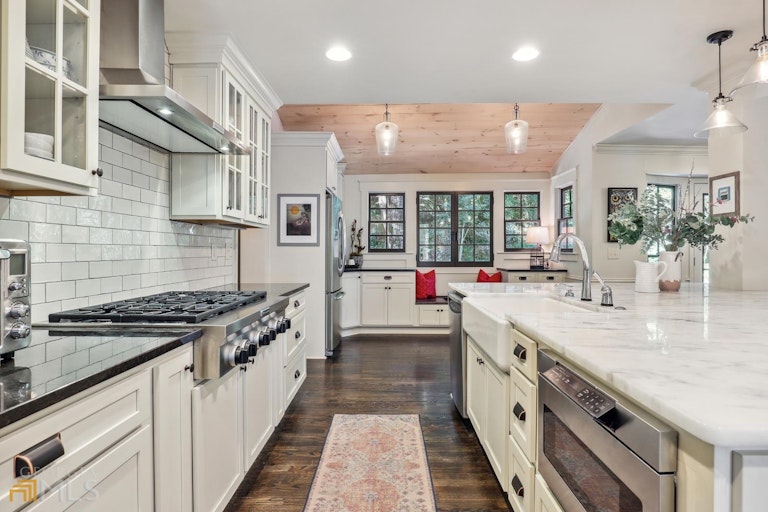 Photo 20 of 41 - 1005 Redstone Ln, Atlanta, GA 30338