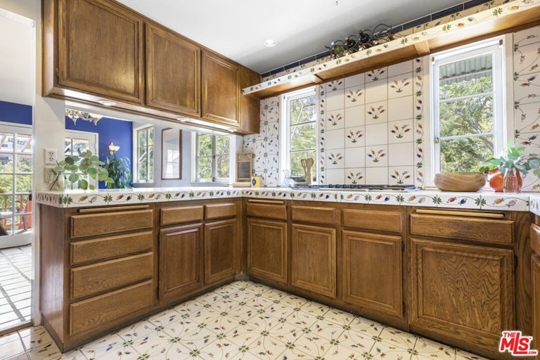 Photo 20 of 49 - 723 Sunnyhill Dr, Los Angeles, CA 90065
