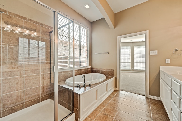 Photo 18 of 30 - 6947 Navigation Dr, Grand Prairie, TX 75054