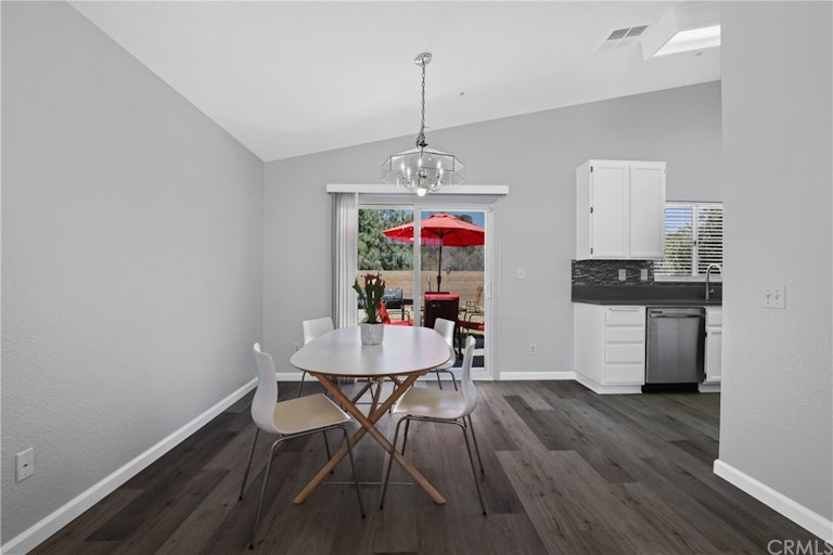 Photo 7 of 34 - 2091 Roanoke St, San Jacinto, CA 92582
