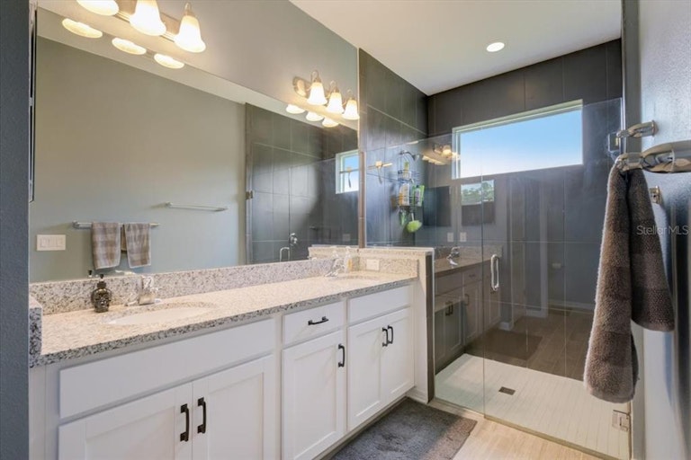 Photo 23 of 38 - 6026 Amberly Dr, Bradenton, FL 34208