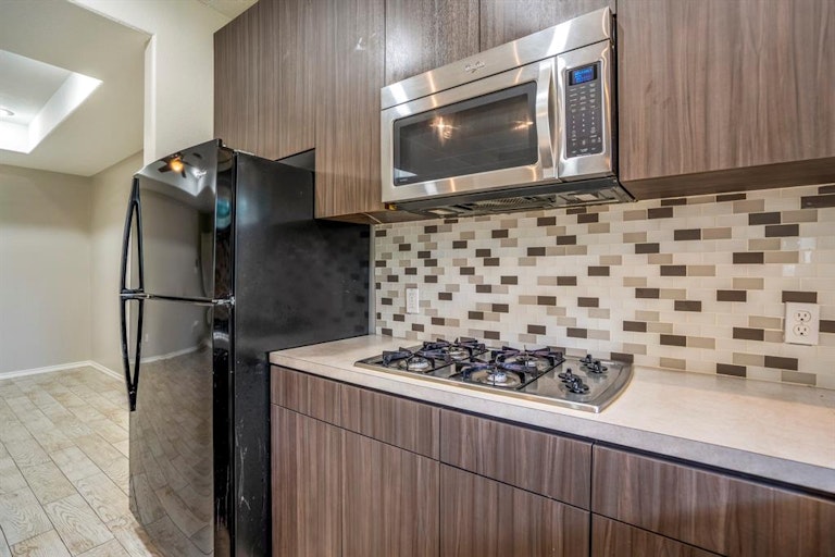 Photo 15 of 31 - 807 Dewalt St, Houston, TX 77088