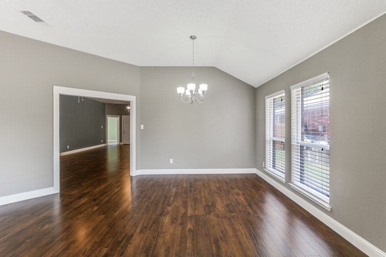 Photo 15 of 25 - 3252 Silent Creek Trl, Hurst, TX 76053