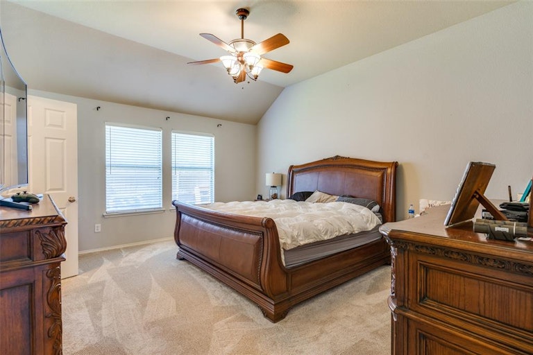 Photo 7 of 11 - 15401 Yarberry Dr, Roanoke, TX 76262