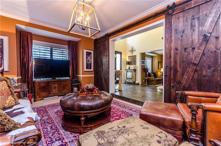Photo 3 of 25 - 8918 Jonathan Manor Dr, Orlando, FL 32819
