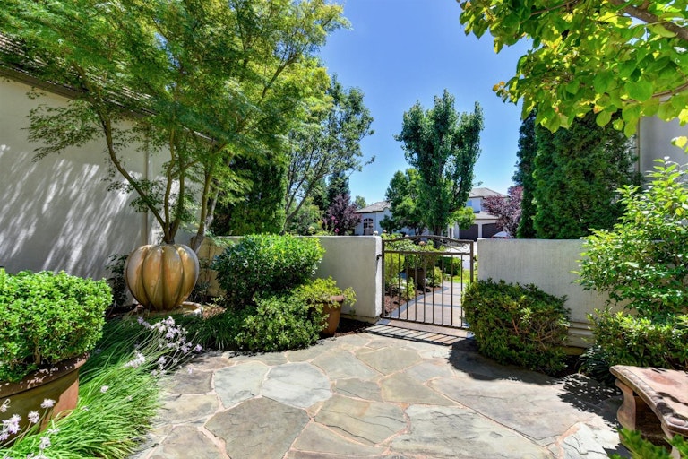 Photo 16 of 70 - 8910 Belford Ct, Roseville, CA 95747
