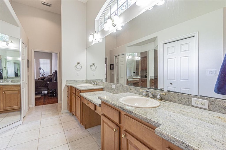 Photo 22 of 36 - 1462 Kensington Woods Dr, Lutz, FL 33549