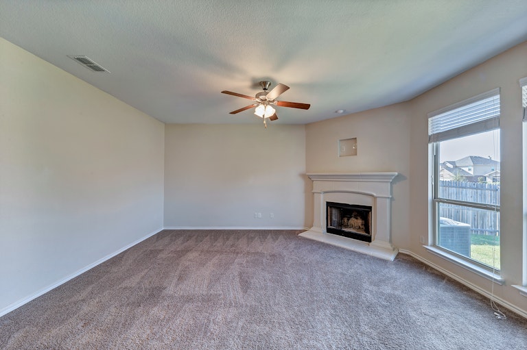 Photo 11 of 28 - 4701 Red Gate Cir, Keller, TX 76244