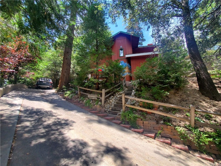 Photo 27 of 33 - 24937 Faulhorn Dr, Crestline, CA 92325