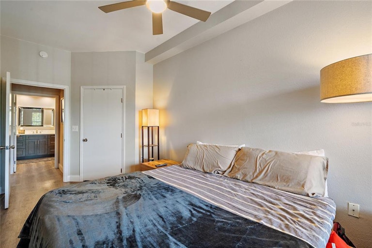Photo 23 of 49 - 100 4th Ave S #106, Saint Petersburg, FL 33701