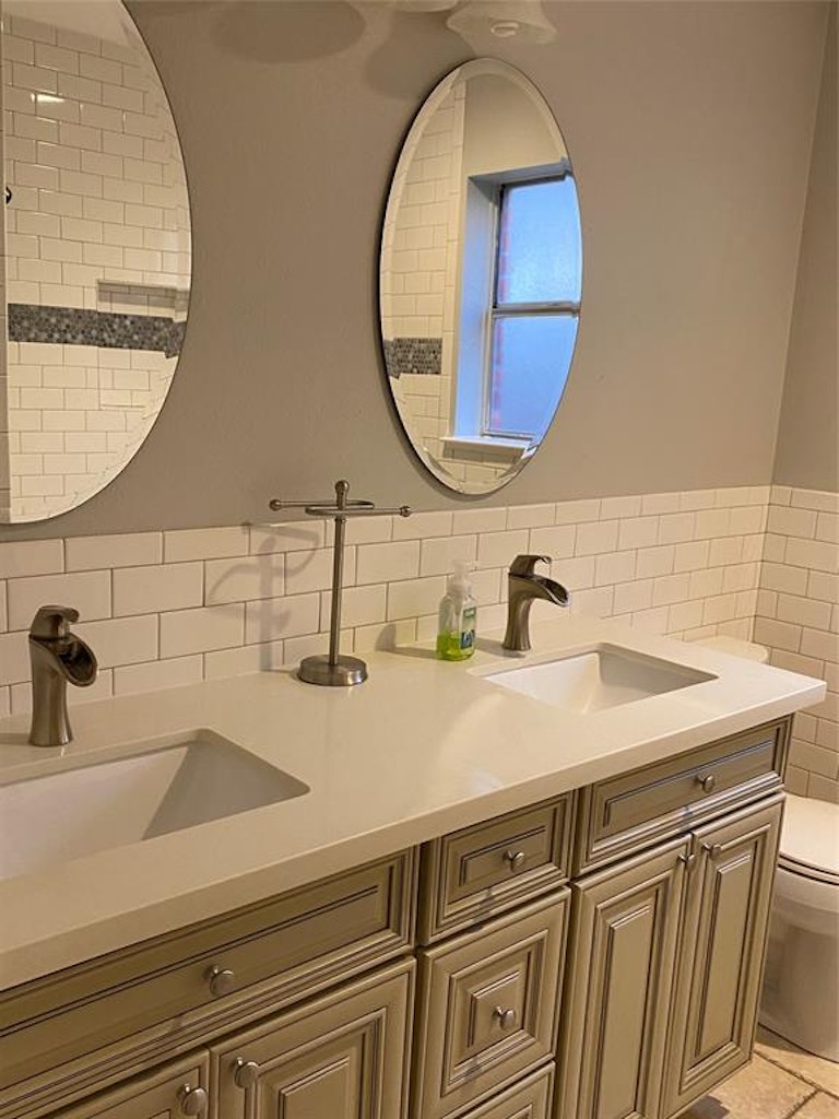 Photo 4 of 8 - 3802 Maplewood Dr, La Porte, TX 77571
