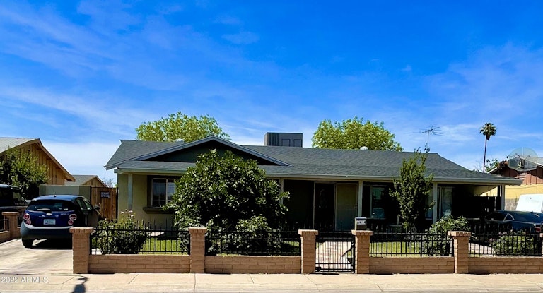Photo 1 of 28 - 6414 W Avalon Dr, Phoenix, AZ 85033