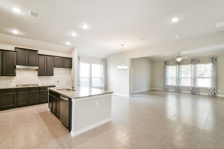 Photo 3 of 25 - 430 Pecan Mdws, New Braunfels, TX 78130