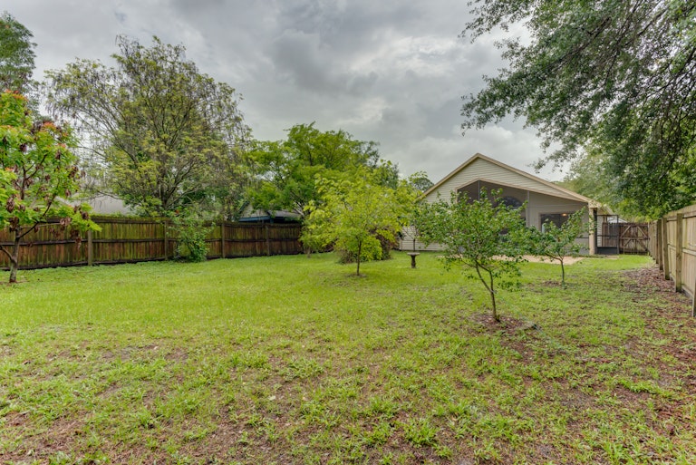 Photo 23 of 25 - 116 Lakeside Cir, Sanford, FL 32773