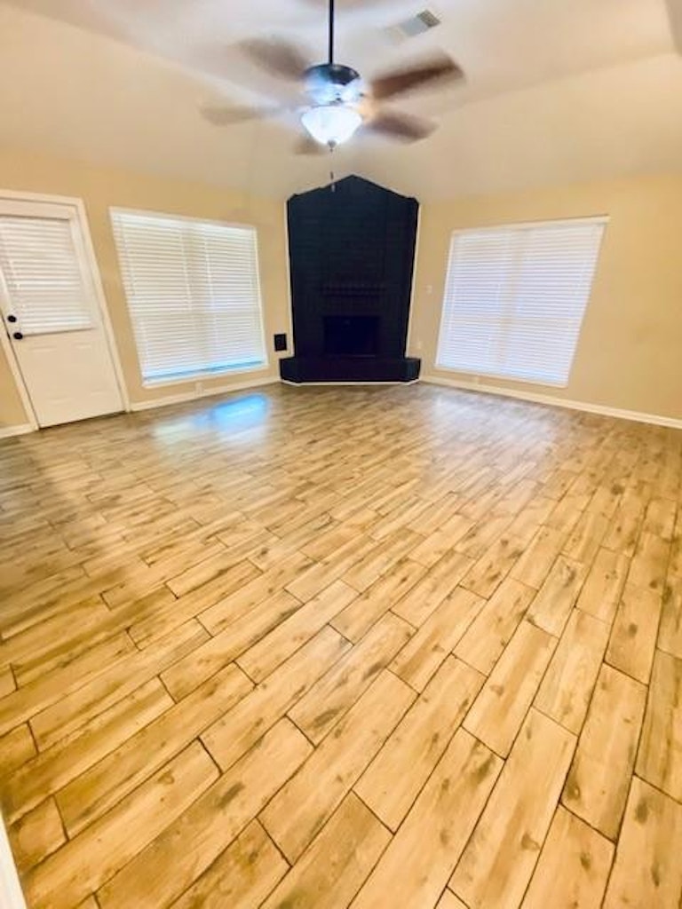 Photo 6 of 36 - 6126 Nancet Dr, Houston, TX 77041