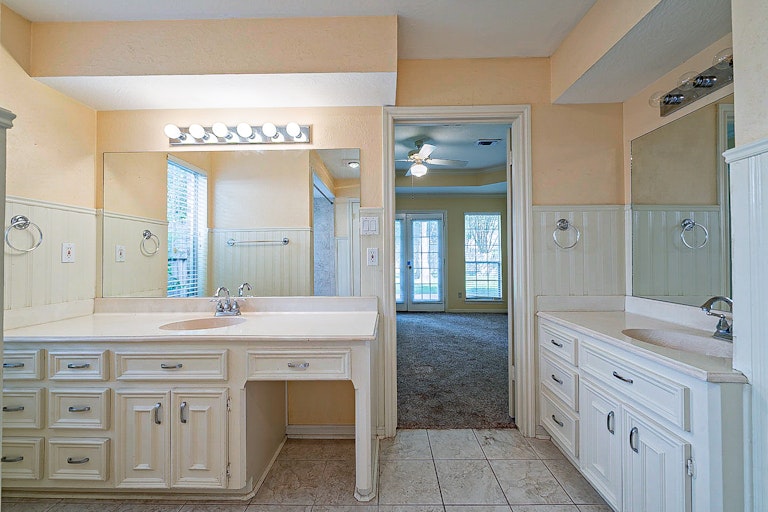 Photo 6 of 37 - 5522 Lone Cedar Dr, Kingwood, TX 77345
