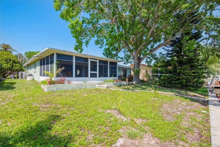 Photo 28 of 42 - 372 Westwinds Dr, Palm Harbor, FL 34683