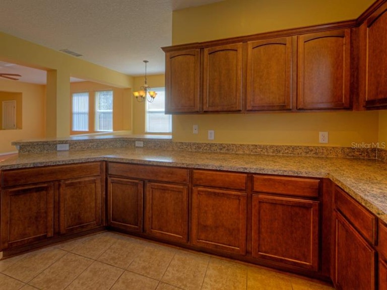 Photo 10 of 25 - 542 Penny Royal Pl, Oviedo, FL 32765