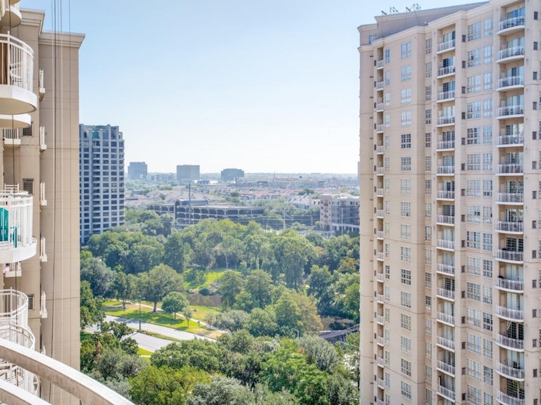Photo 6 of 33 - 3225 Turtle Creek Blvd #1429, Dallas, TX 75219