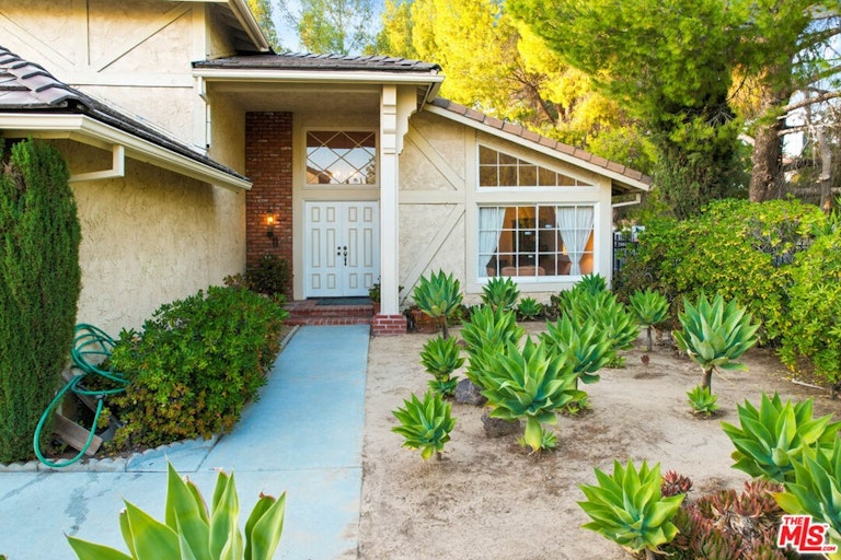 Photo 6 of 53 - 18502 Entrada Ct, Porter Ranch, CA 91326