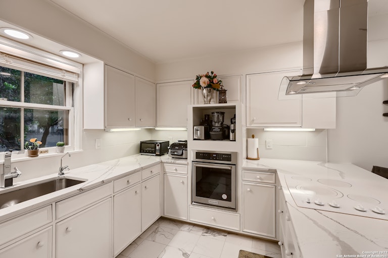 Photo 13 of 38 - 7614 Woodhaven St, San Antonio, TX 78209