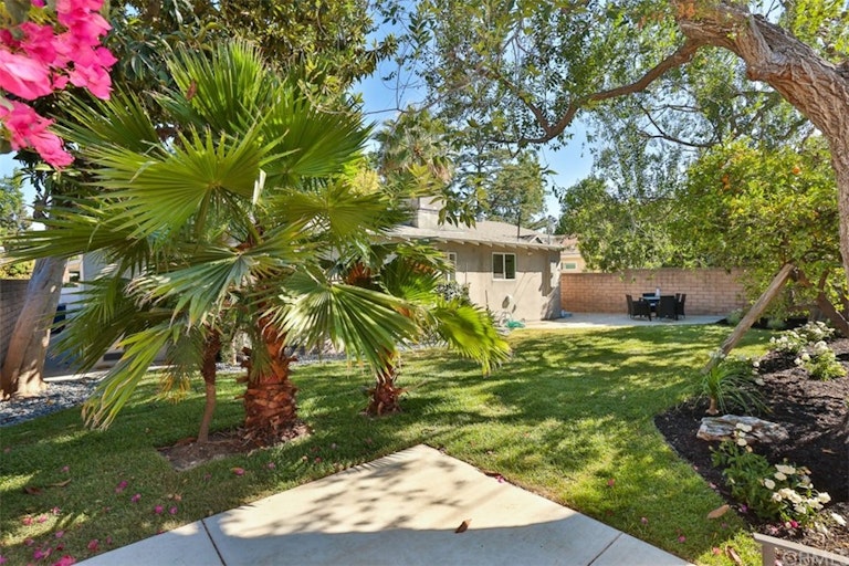 Photo 29 of 36 - 4211 W Woodland Ave, Burbank, CA 91505