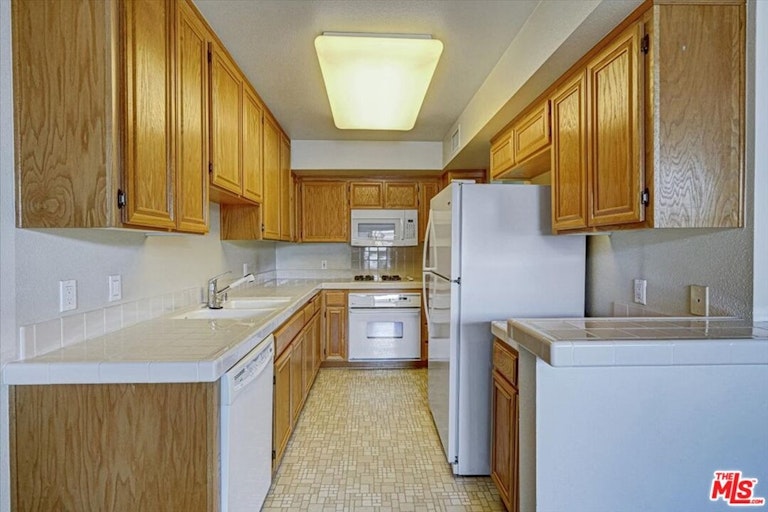 Photo 15 of 27 - 4501 Cedros Ave #324, Sherman Oaks, CA 91403