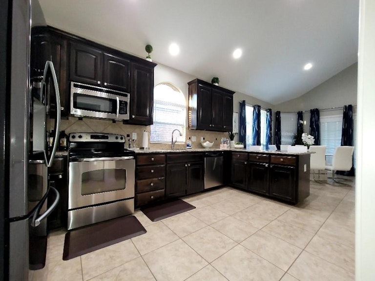 Photo 14 of 15 - 1428 Melanie Trl, Midlothian, TX 76065