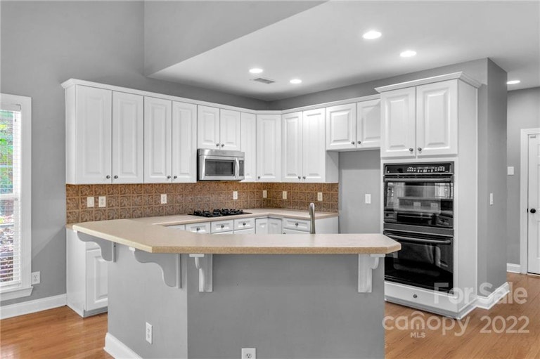 Photo 16 of 48 - 5418 Shoal Brook Ct, Charlotte, NC 28277