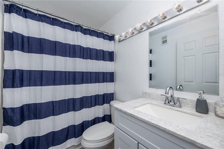Photo 17 of 35 - 850 S Tamiami Trl #522, Sarasota, FL 34236