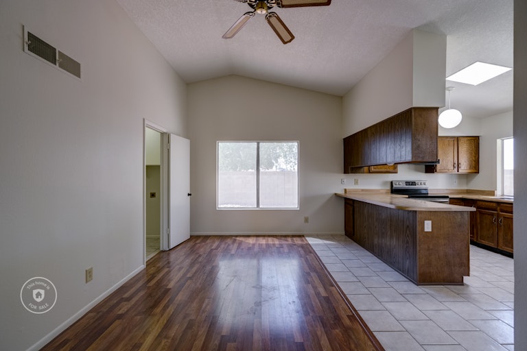 Photo 12 of 29 - 3856 W Wagoner Rd, Glendale, AZ 85308