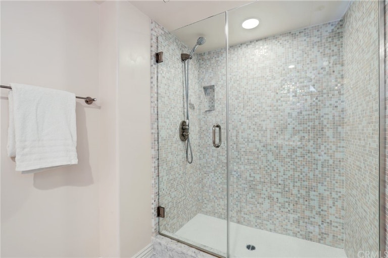 Photo 18 of 46 - 10795 Wilshire Blvd #402, Los Angeles, CA 90024