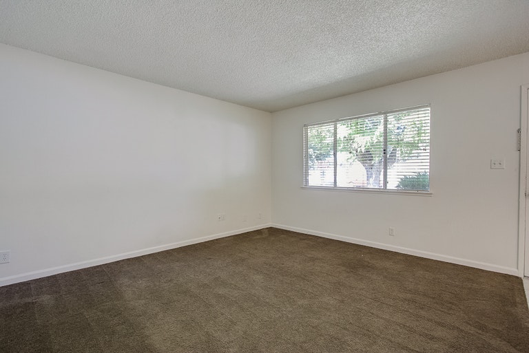 Photo 6 of 27 - 6209 Longford Dr #1, Citrus Heights, CA 95621