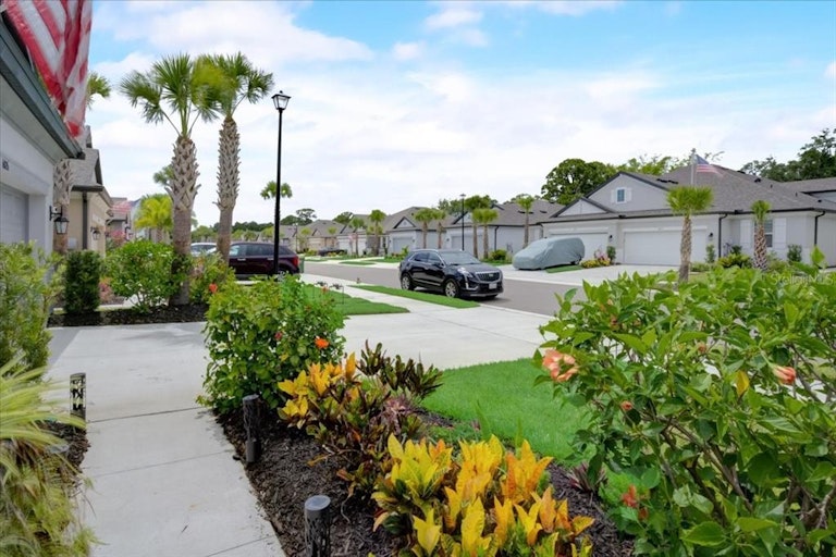 Photo 9 of 38 - 6026 Amberly Dr, Bradenton, FL 34208