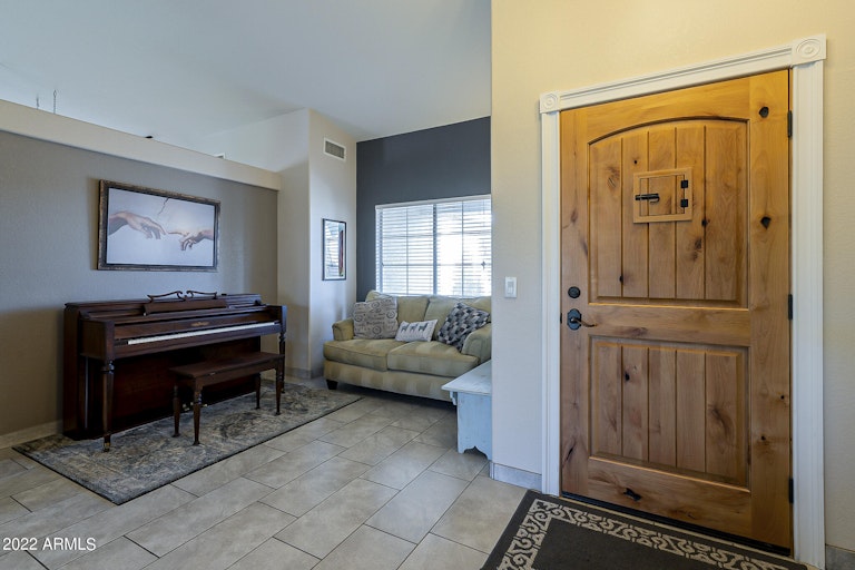 Photo 6 of 39 - 901 W Juanita Ave, Gilbert, AZ 85233