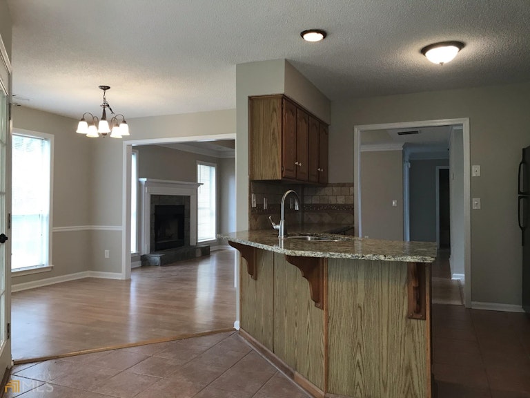 Photo 8 of 29 - 210 Buck Creek Dr, Covington, GA 30016