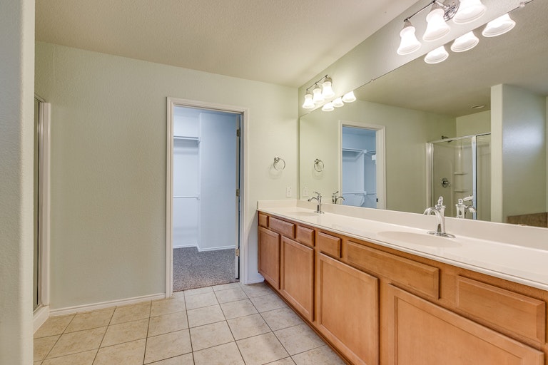 Photo 16 of 27 - 15832 Mirasol Dr, Fort Worth, TX 76177