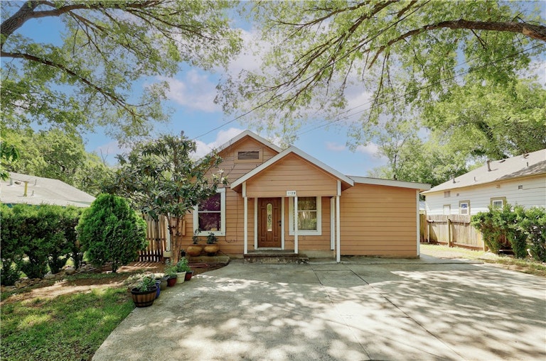 Photo 3 of 10 - 1109 Perry Rd, Austin, TX 78721