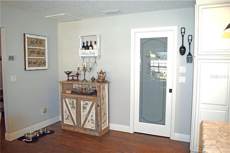 Photo 6 of 17 - 10377 Oak Leaf St, Largo, FL 33774