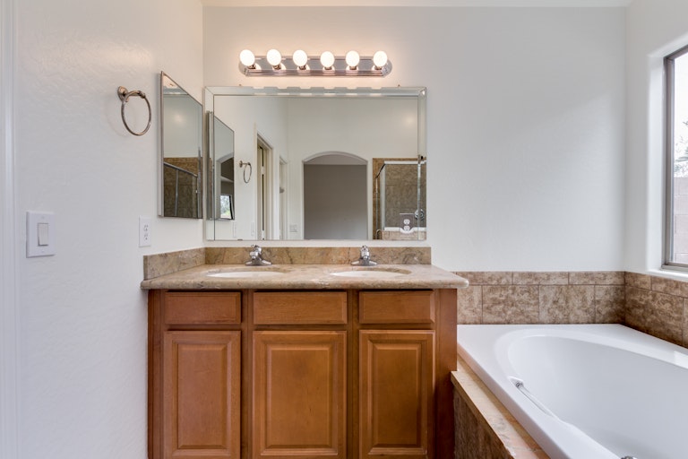 Photo 16 of 32 - 2625 E Silversmith Trl, San Tan Valley, AZ 85143