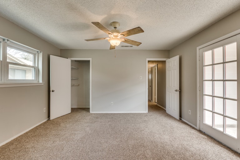 Photo 7 of 30 - 3902 Cedar Creek Dr, Garland, TX 75043