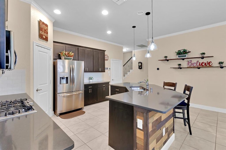 Photo 6 of 23 - 5901 Humber Ln, Aubrey, TX 76227