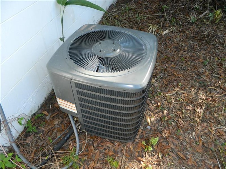 Photo 10 of 16 - 11114 Roberts Ln, Riverview, FL 33578