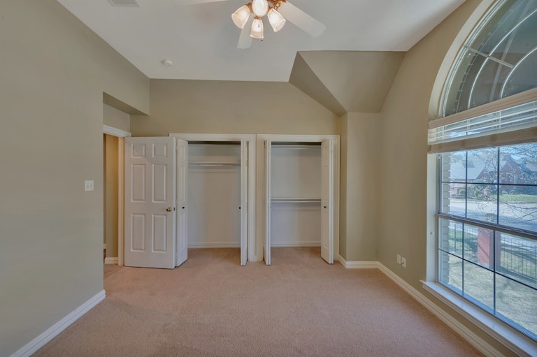 Photo 29 of 38 - 5705 Pleasant Run Rd, Colleyville, TX 76034