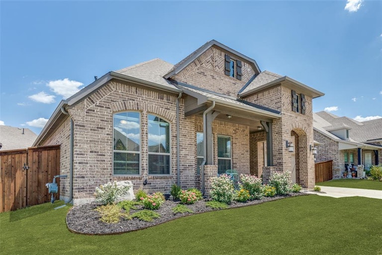 Photo 2 of 33 - 2404 Carrington Dr, Mansfield, TX 76063