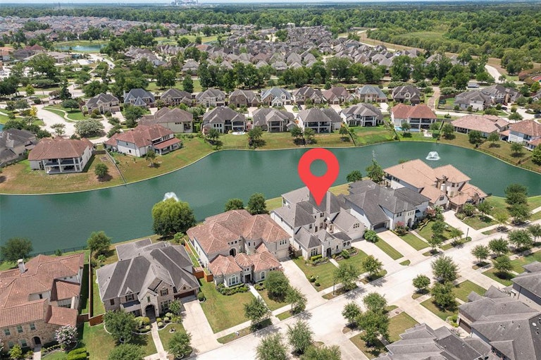 Photo 3 of 48 - 6339 Windermere Park Ln, Sugar Land, TX 77479