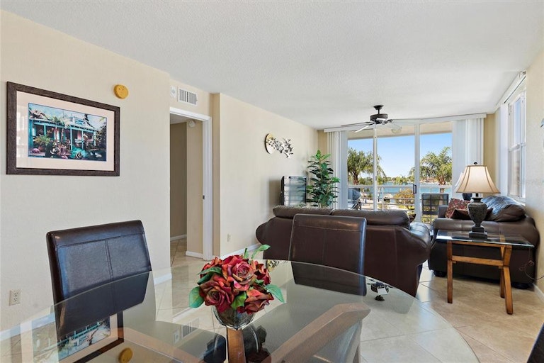 Photo 6 of 26 - 6021 Bahia Del Mar Cir #340, Saint Petersburg, FL 33715