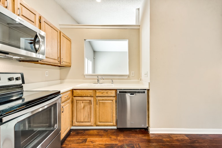 Photo 12 of 25 - 2705 Fountainview Dr, Corinth, TX 76210